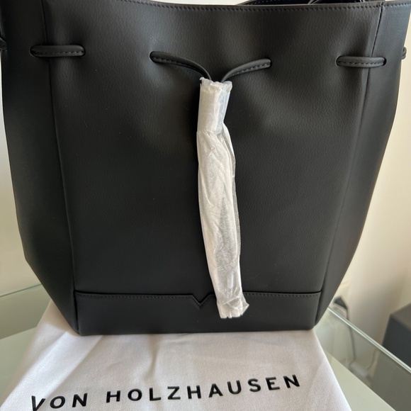 VON HOLZHAUSEN Large Black Vegan Leather The Bucket Backpack - Picture 8 of 9